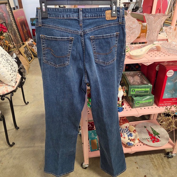 Signature by Levi Strauss Co Womens Bootcut Jeans Medium Wash Size 10 Short - Picture 2 of 5